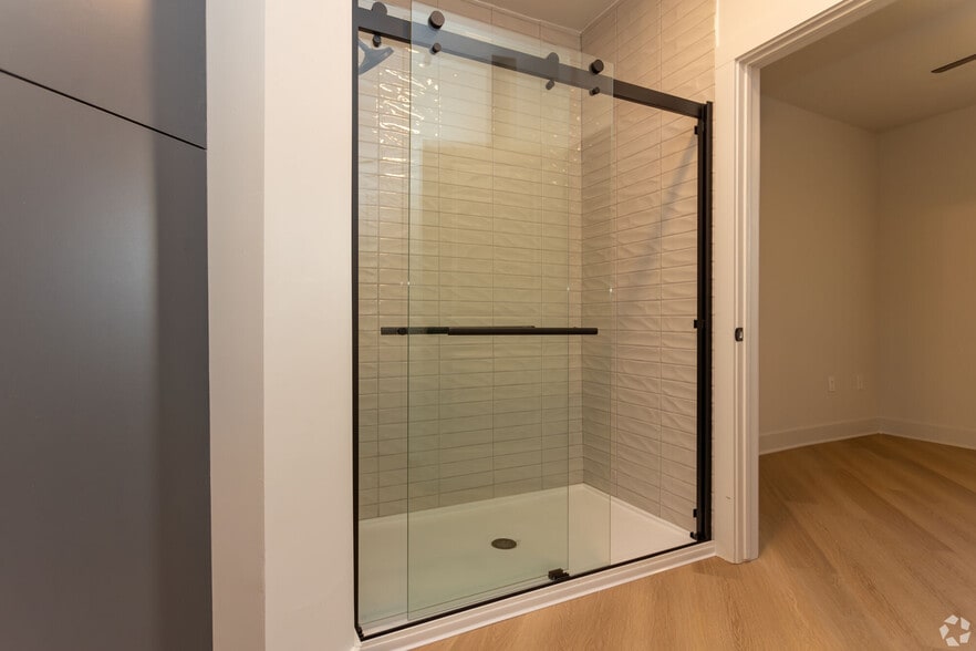 More Photos Of 930 W Mallard Creek Church Rd, Charlotte Apartments For Lease