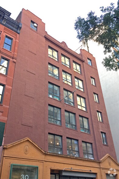 More Photos Of 30 Vandam St, New York Loft Creative Space For Lease