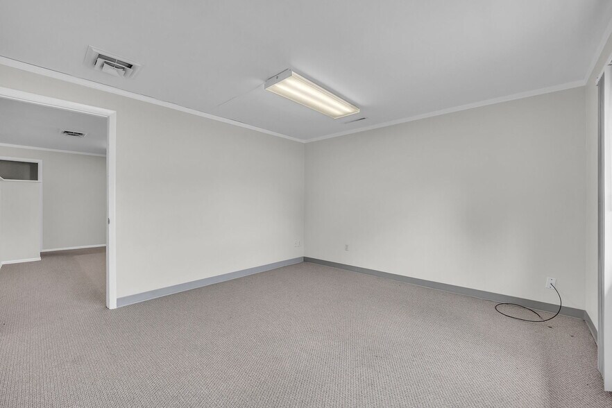 More Photos Of 2924 Beacon St, Colorado Springs Medical For Sale