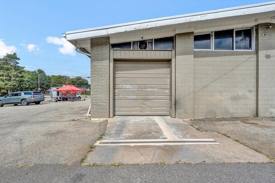 More Photos Of 3664 Colonial Ave, Cave Spring General Retail For Lease