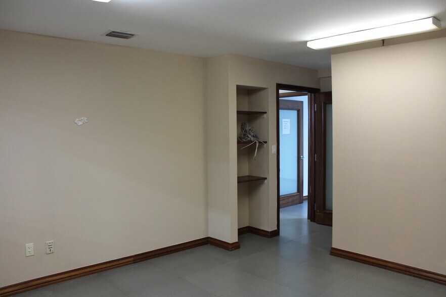 More Photos Of 1970 NW 70th Ave, Miami Warehouse For Lease