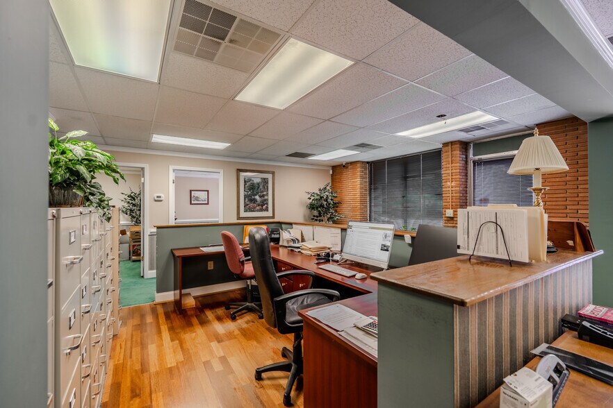 More Photos Of 215 N Pleasantburg Dr, Greenville Office For Sale
