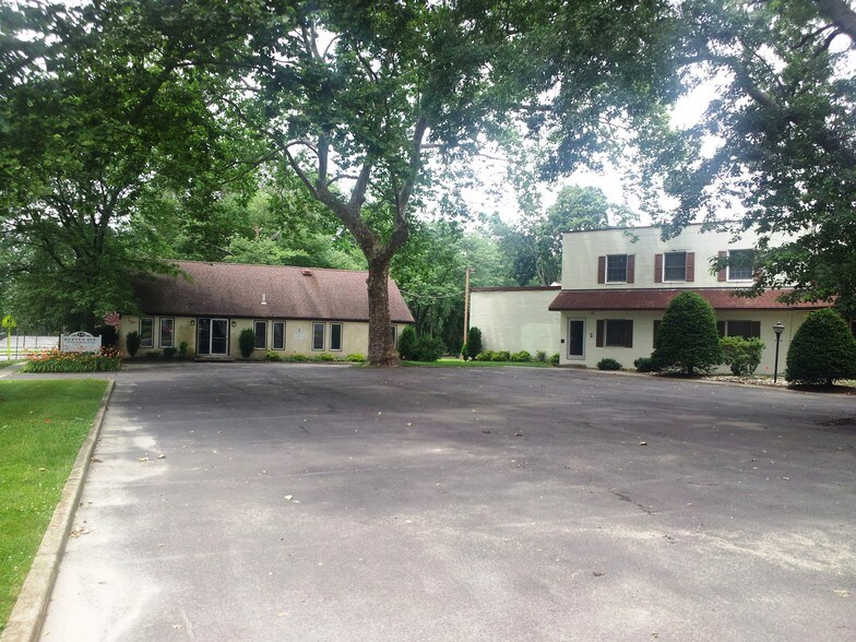 More Photos Of 16 Reeves Ave, Hamilton Office For Lease