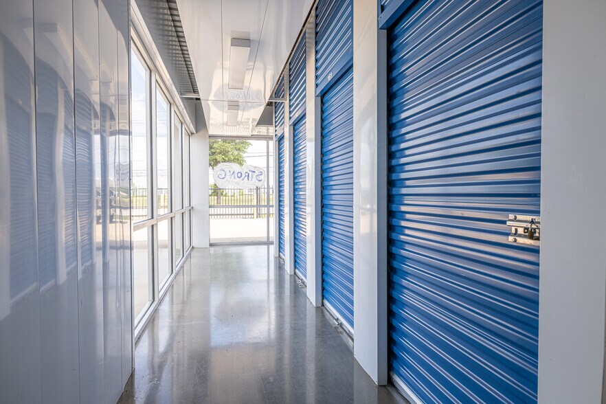 More Photos Of 20603 Clay Rd, Katy Self Storage For Sale
