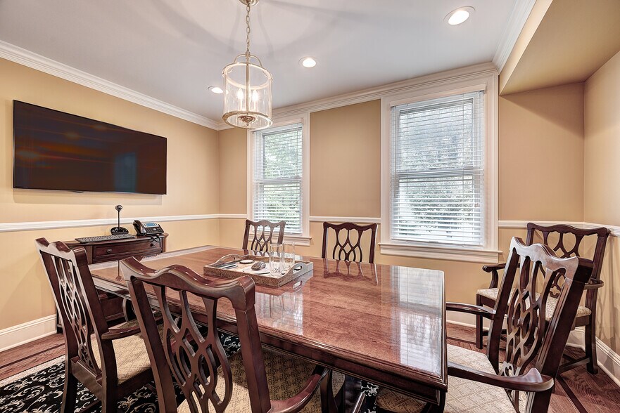 More Photos Of 24 Washington Ave, Chatham Office For Sale