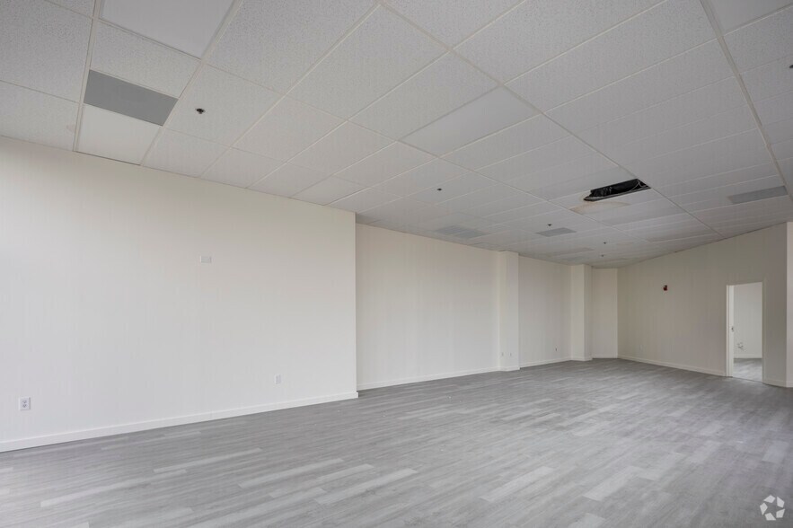 More Photos Of 2101 Main St, Columbia Freestanding For Lease