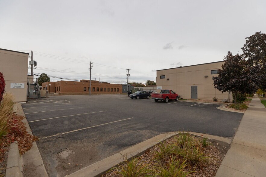 More Photos Of 213 S Oak Ave, Owatonna Office For Sale