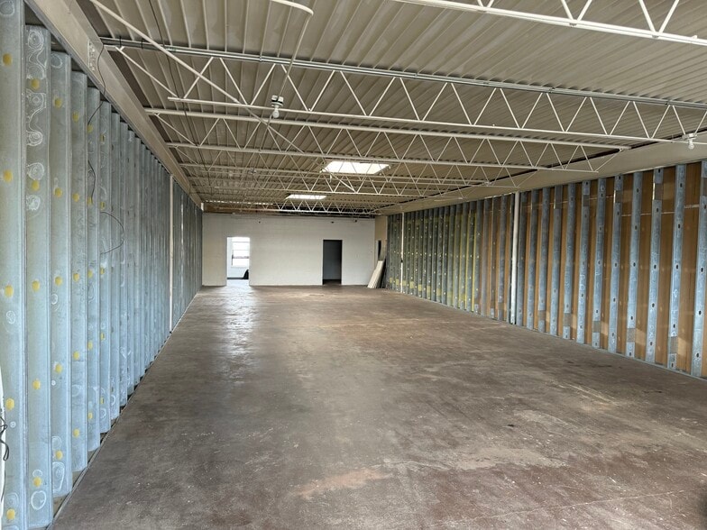 More Photos Of 1700 W Main St, Oklahoma City Warehouse For Lease