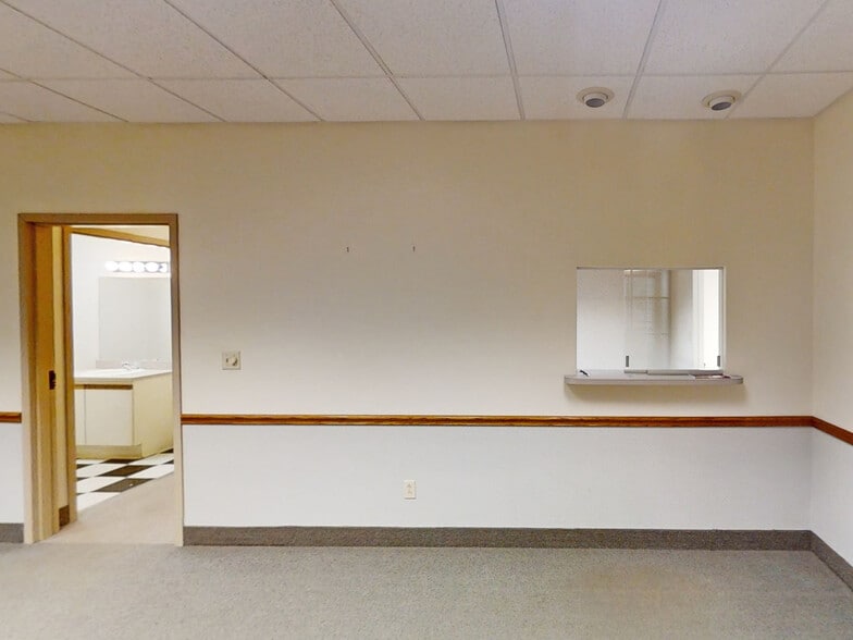 More Photos Of 3800 W 12th St, Erie Medical For Lease