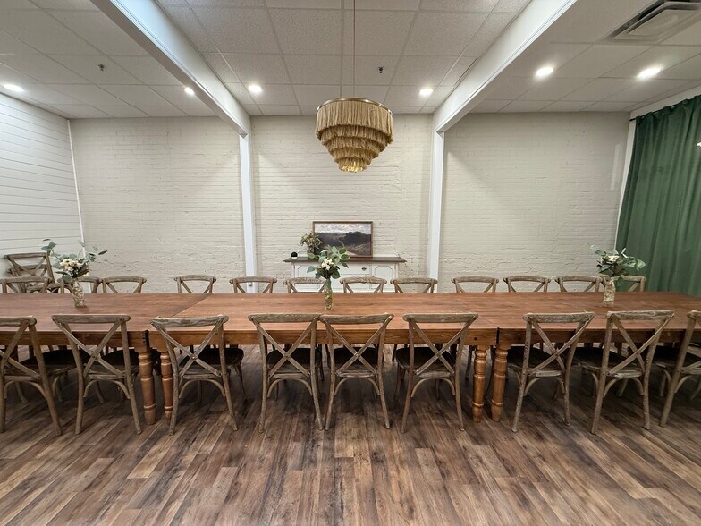 More Photos Of 301 S Collins St, Plant City General Retail For Sale