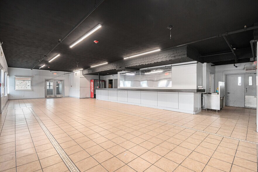 More Photos Of 6500 Railroad Ave, Omaha Restaurant For Sale