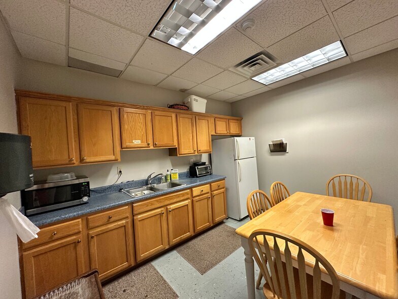 More Photos Of 1385 Weber Industrial Dr, Cumming Distribution For Lease