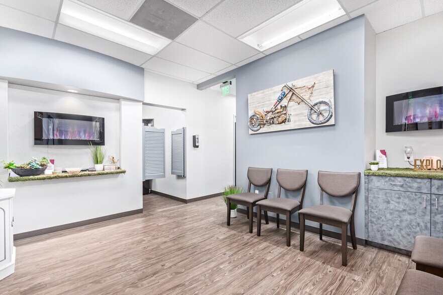 More Photos Of 15600-15650 N Black Canyon Hwy, Phoenix Office For Lease