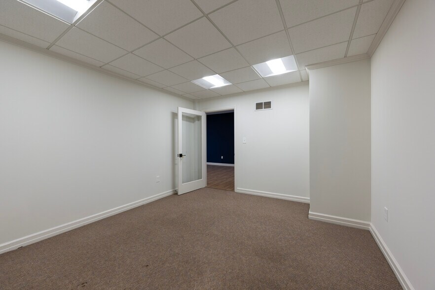 More Photos Of 814 Madison Ave, Covington Office Residential For Lease