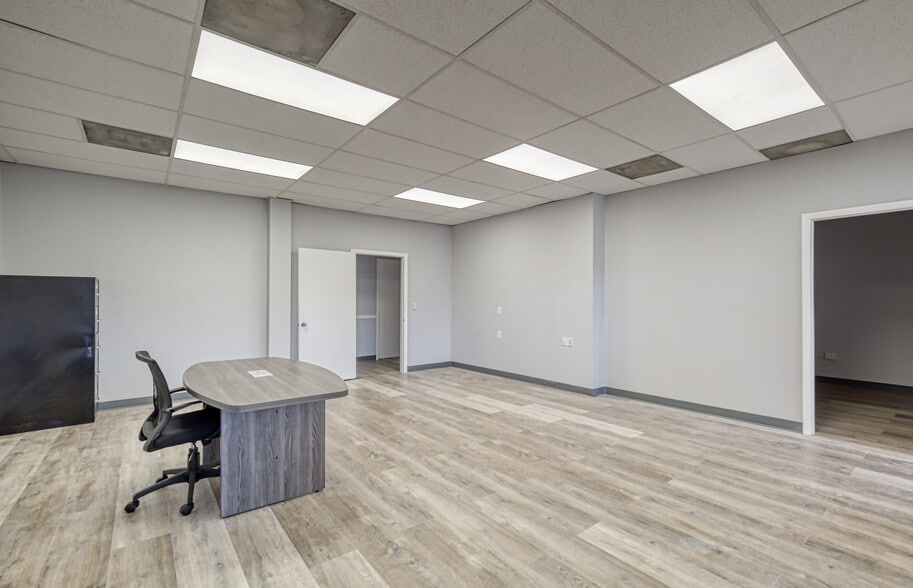 More Photos Of 6501 Arlington Expy, Jacksonville Office Residential For Sale