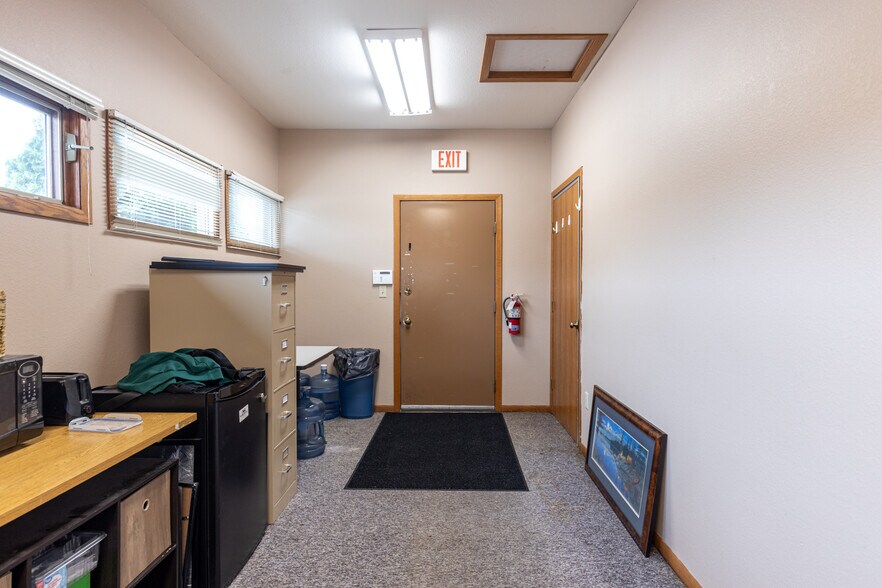 More Photos Of 1650 S Main St, Oshkosh Office For Sale