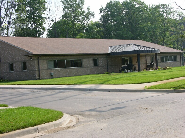 More Photos Of 5710 Bella Rose Blvd, Clarkston Medical For Lease