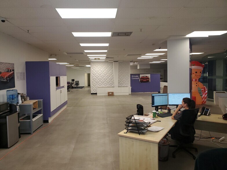 More Photos Of 6001 Powerline Rd, Fort Lauderdale Showroom For Lease