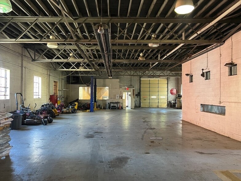 More Photos Of 114 Carolyn Coleman Way, Greensboro Industrial For Sale