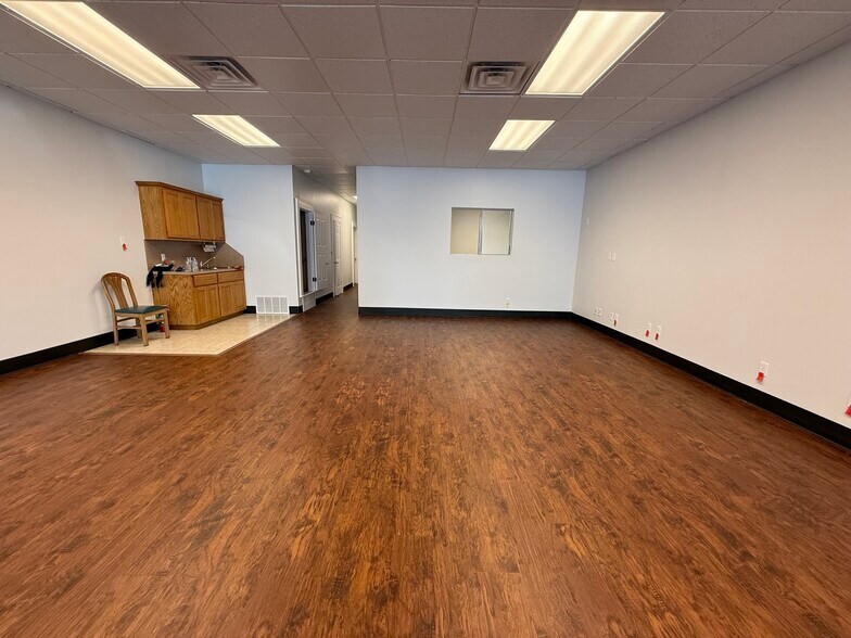 More Photos Of 113 E 3rd St, Taylor Storefront Retail Office For Lease