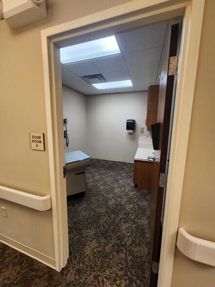 More Photos Of 8400 Northrun Medical Dr, Mechanicsville Office For Lease