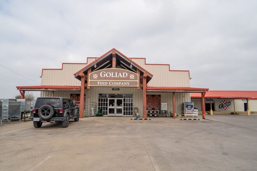 Primary Photo Of 610 E End St, Goliad General Retail For Sale