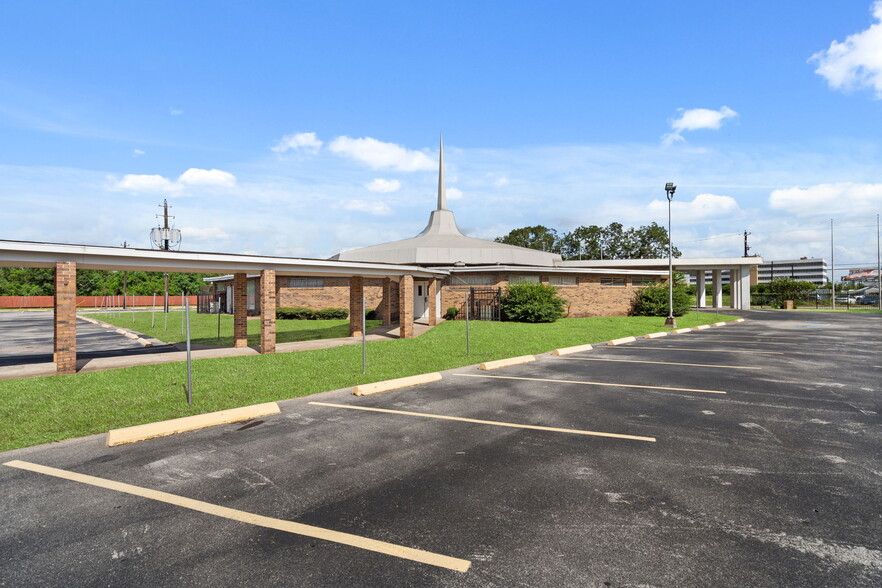 More Photos Of 513 W Rittenhouse Rd, Houston Religious Facility For Sale
