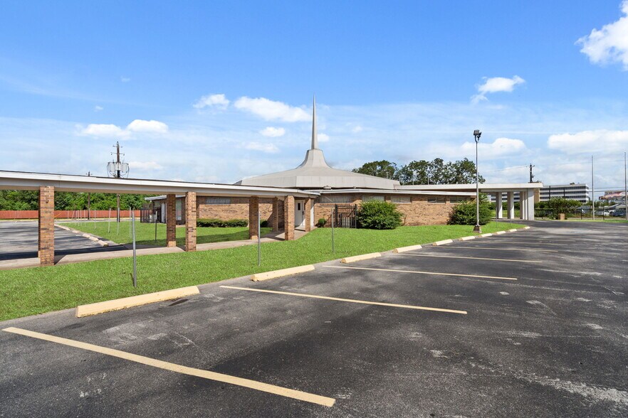 More Photos Of 513 W Rittenhouse Rd, Houston Religious Facility For Lease