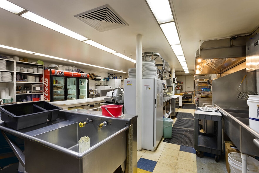 More Photos Of 400 Main St, White Pine Hotel For Sale