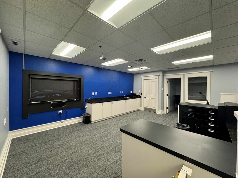 More Photos Of 320 3rd St SE, Cedar Rapids Office For Lease