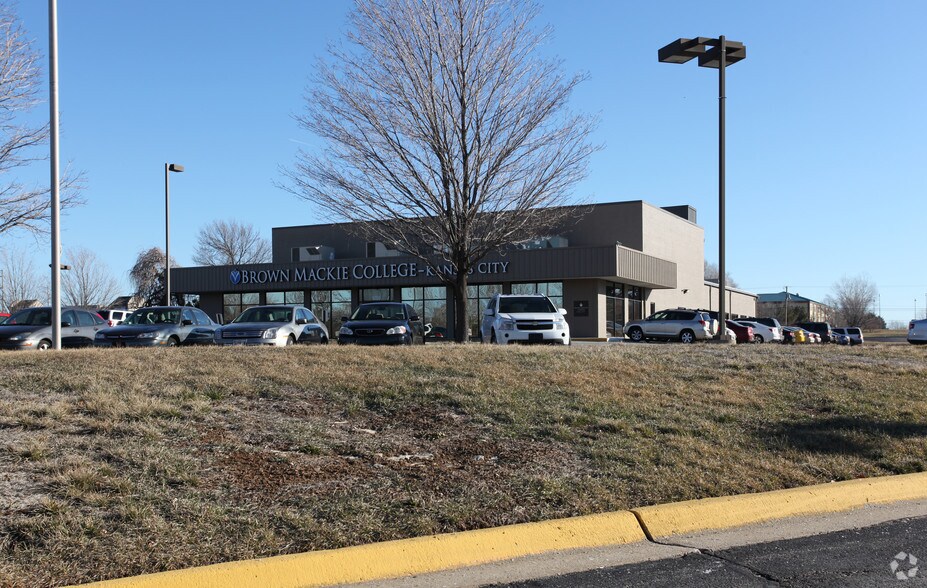 More Photos Of 9705 Lenexa Dr, Lenexa Office For Sale