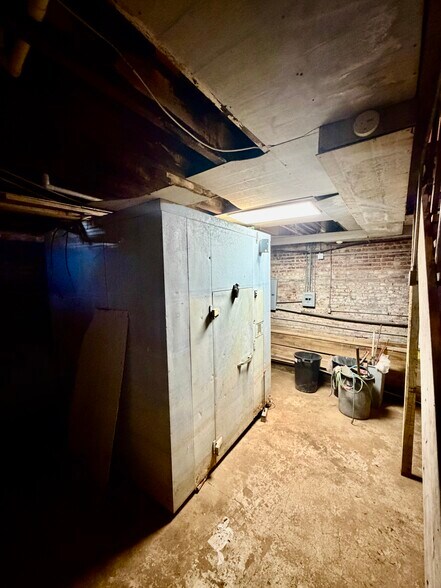 More Photos Of 100 S Main St, Yazoo City Flex For Sale