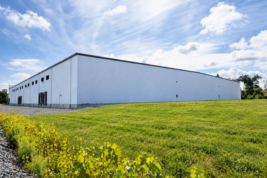 More Photos Of 22 Roberts Lane, Clifton Park Warehouse For Lease