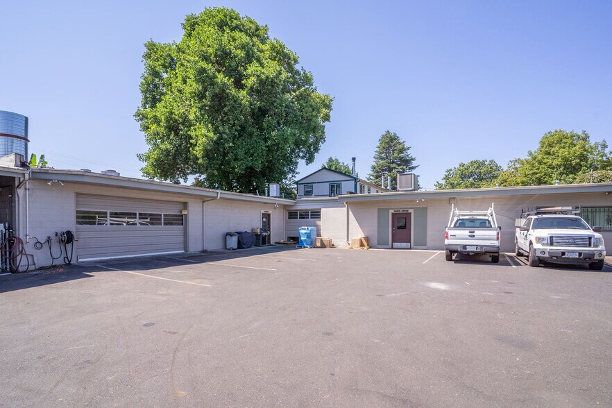 More Photos Of 2304 N Killingsworth St, Portland Warehouse For Sale