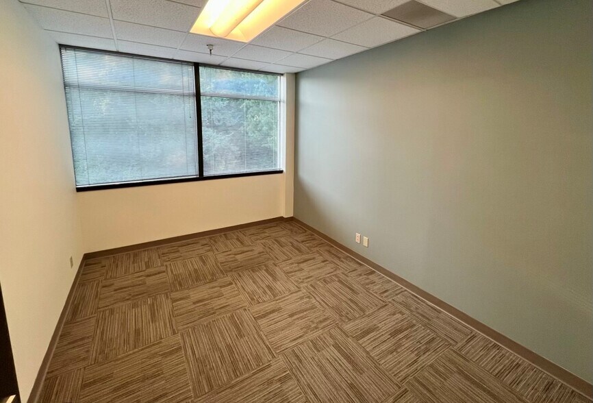 More Photos Of 17530 NE Union Hill Rd, Redmond Medical For Sale