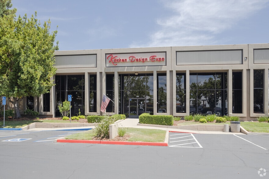 More Photos Of 11395 Folsom Blvd, Rancho Cordova Showroom For Lease