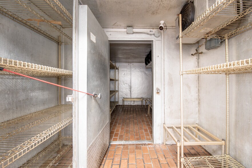 More Photos Of 2209 Circle Dr W, Spirit Lake Fast Food For Sale