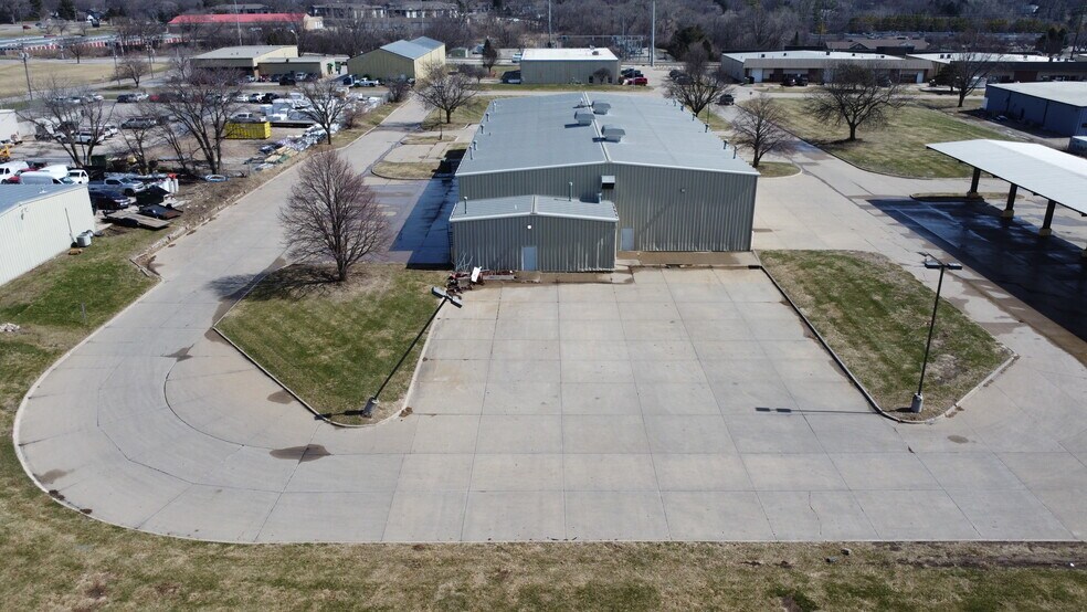 More Photos Of 3408 101st St, Urbandale Truck Terminal For Sale