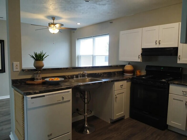 More Photos Of 1400 Jefferson St, Gary Apartments For Sale