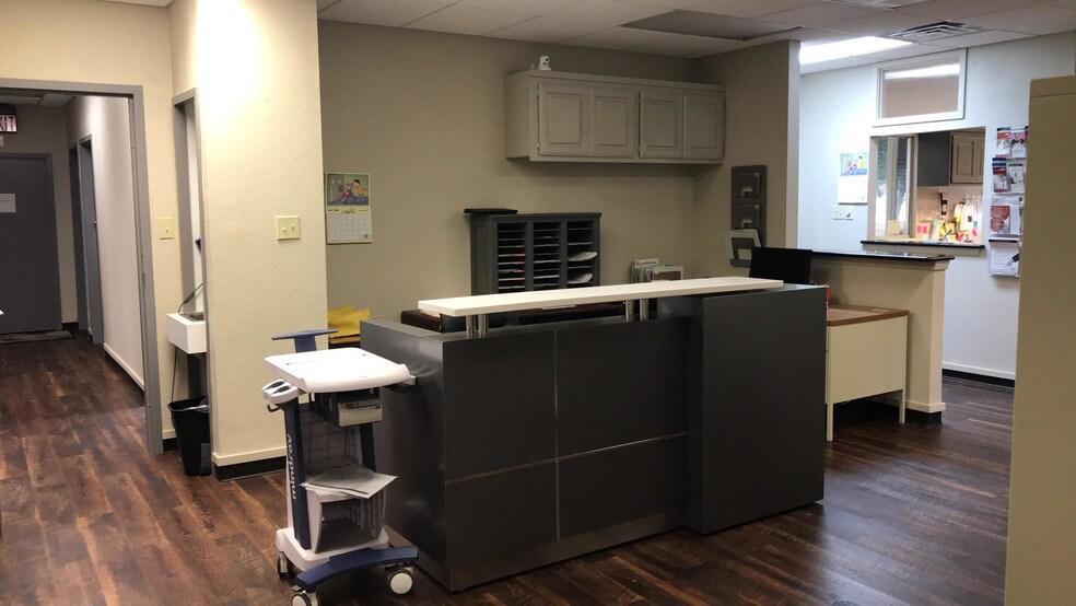 More Photos Of 1010 E Wheatland Rd, Duncanville Medical For Lease