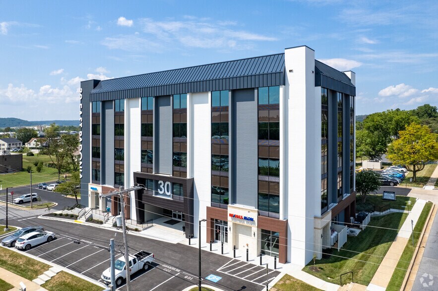 More Photos Of 30 E Padonia Rd, Timonium Medical For Lease