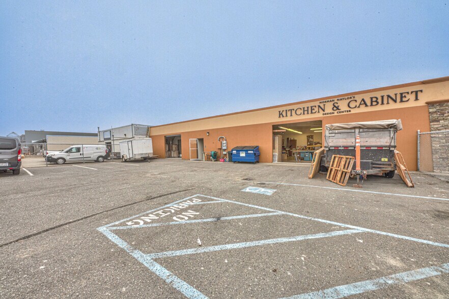 More Photos Of 805-815 Broadway Ave, Seaside Storefront For Sale