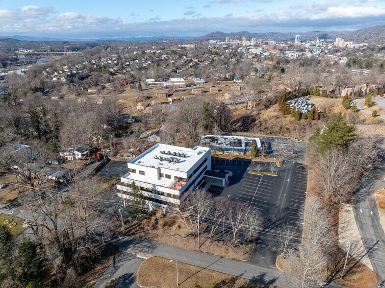 More Photos Of 41 Oakland Rd, Asheville Medical For Sale