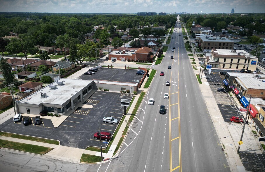 More Photos Of 10439 W Cermak Rd, Westchester Office For Sale