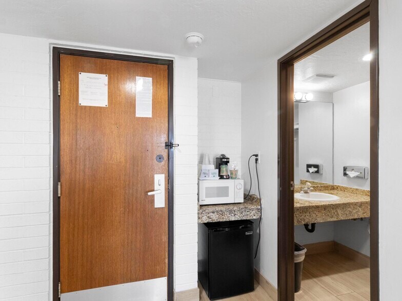 More Photos Of 333 N Main St, Richfield Hotel For Sale