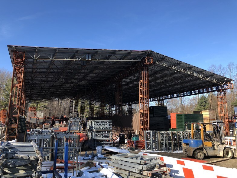 More Photos Of 15-45 Ocallaghan Ln, Red Hook Warehouse For Lease