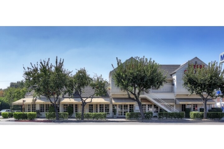 Primary Photo Of 10550-10556 Riverside Dr, Toluca Lake Storefront Retail Office For Lease