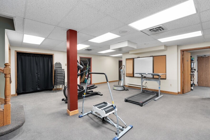 More Photos Of 822-826 S Hastings Way, Eau Claire Medical For Sale