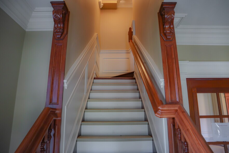 More Photos Of 21 W High St, Somerville Office For Lease
