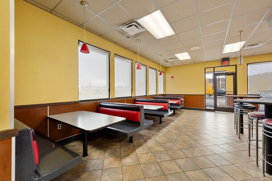 More Photos Of 101 W Lind St, Mankato Fast Food For Sale